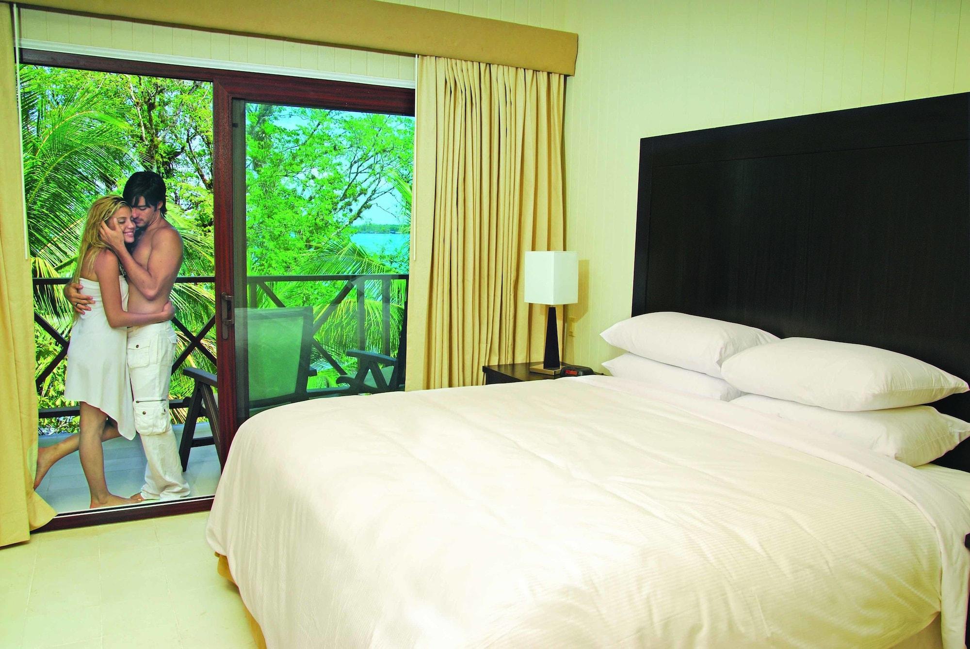 Playa Tortuga Hotel And Beach Resort Bocas Town Oda fotoğraf