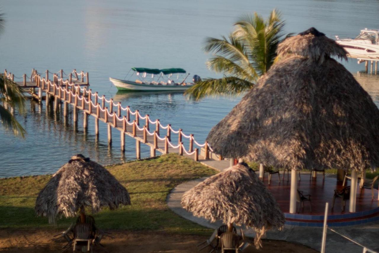 Playa Tortuga Hotel And Beach Resort Bocas Town Dış mekan fotoğraf
