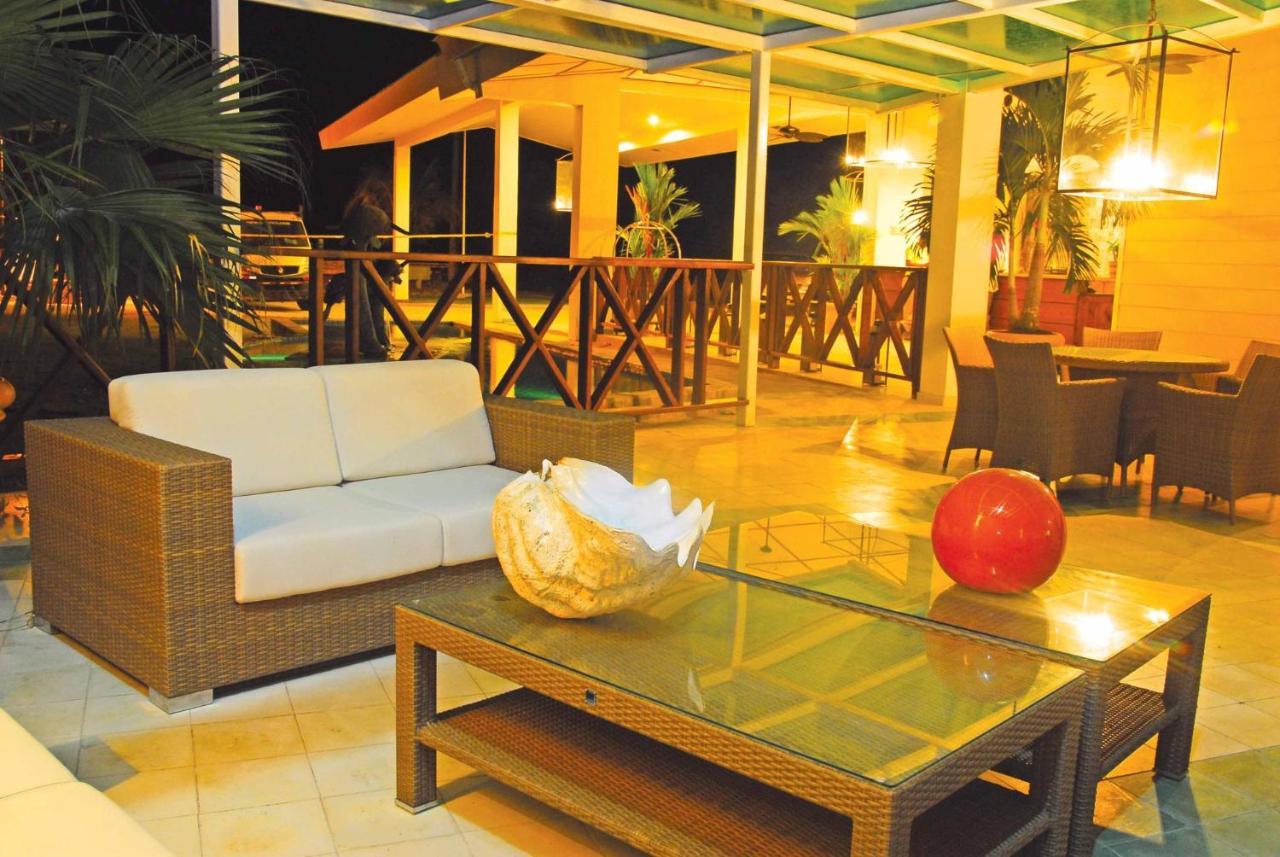 Playa Tortuga Hotel And Beach Resort Bocas Town Dış mekan fotoğraf
